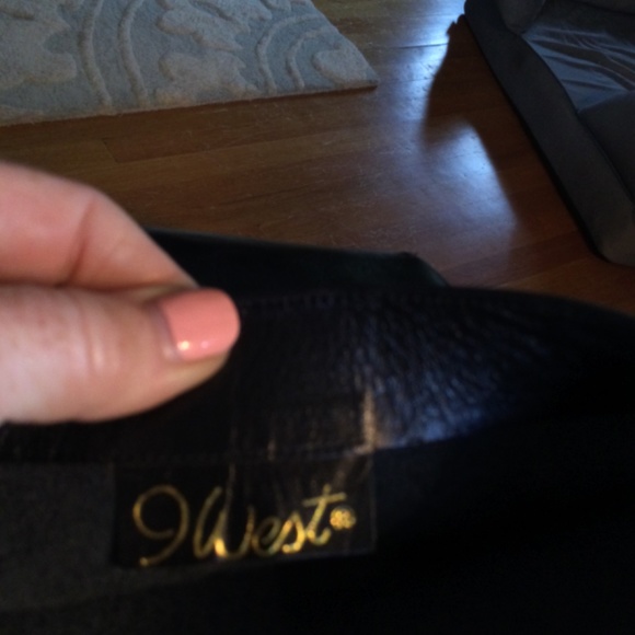 9 West Flat Leather Slip in Boot 👢 - Picture 11 of 12